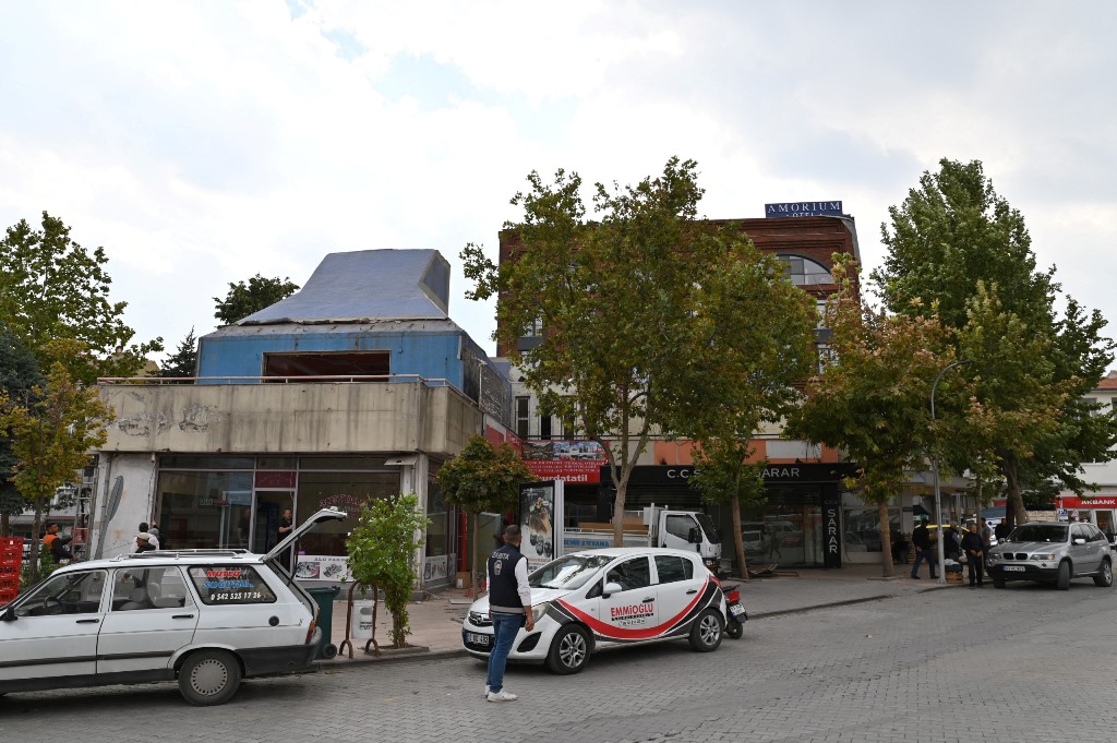 EMİRDAĞ'DA MEYDAN DÜZENLEMESİ İÇİN İLK ADIM ATILDI
