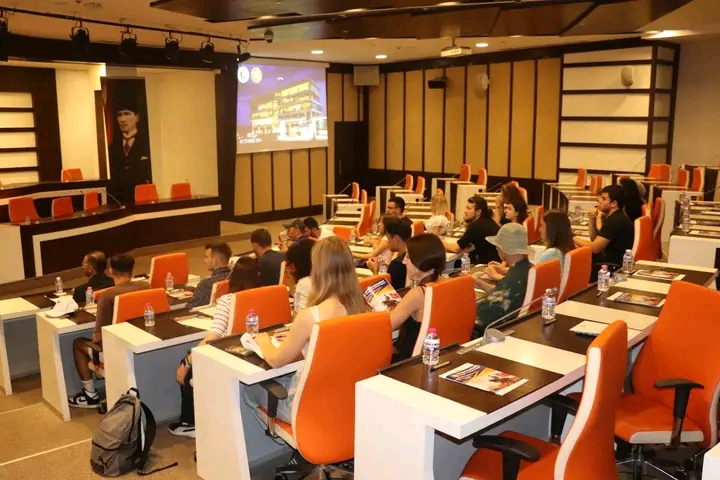 ERASMUS ÖĞRENCİLERİ YEŞİL ATSO BİNASINI ZİYARET ETTİ