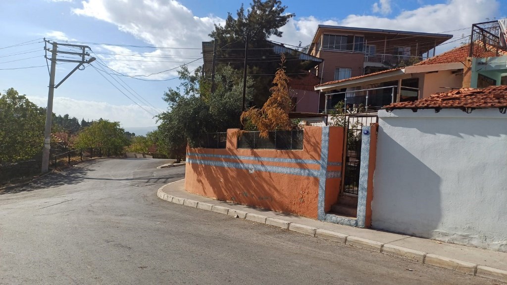 BOŞANDIĞI EŞİNİN SİLAHLI SALDIRISINA UĞRAYAN KADIN AĞIR YARALANDI