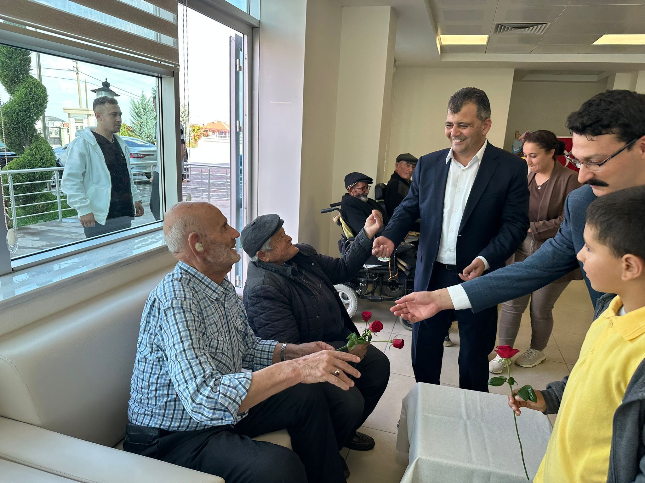 Kaymakam ve Belediye Başkanı, Yaşlılarla Gençlerin Buluşmasına Katıldı