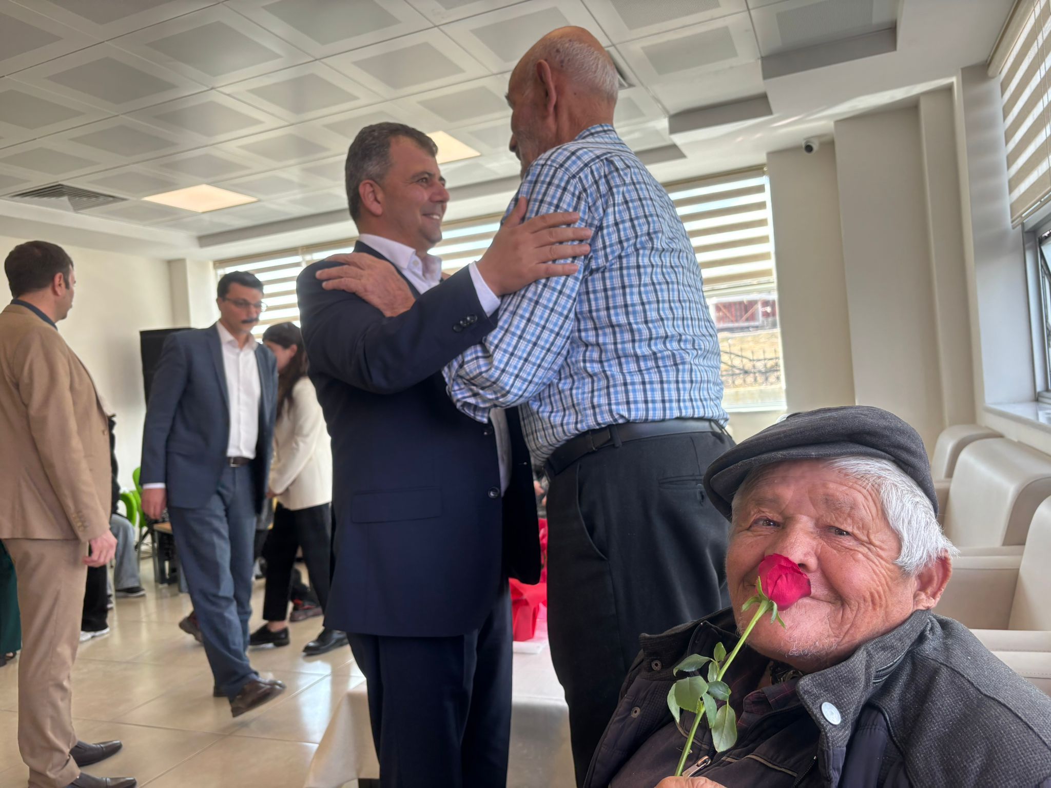 Kaymakam ve Belediye Başkanı, Yaşlılarla Gençlerin Buluşmasına Katıldı