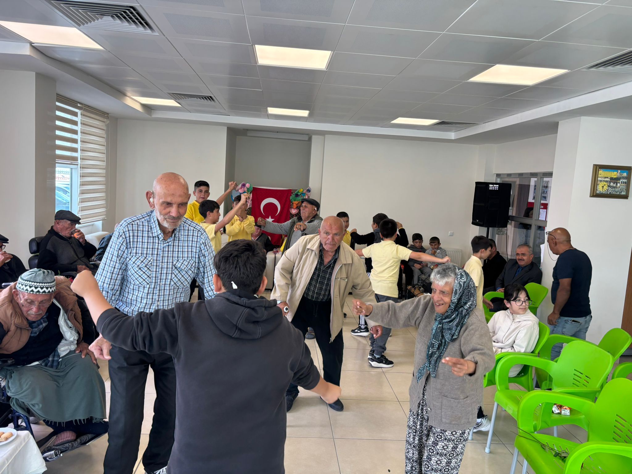 Kaymakam ve Belediye Başkanı, Yaşlılarla Gençlerin Buluşmasına Katıldı