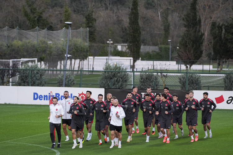 A Milli Futbol Takımı, Karadağ Maçının Hazırlıklarına Başladı