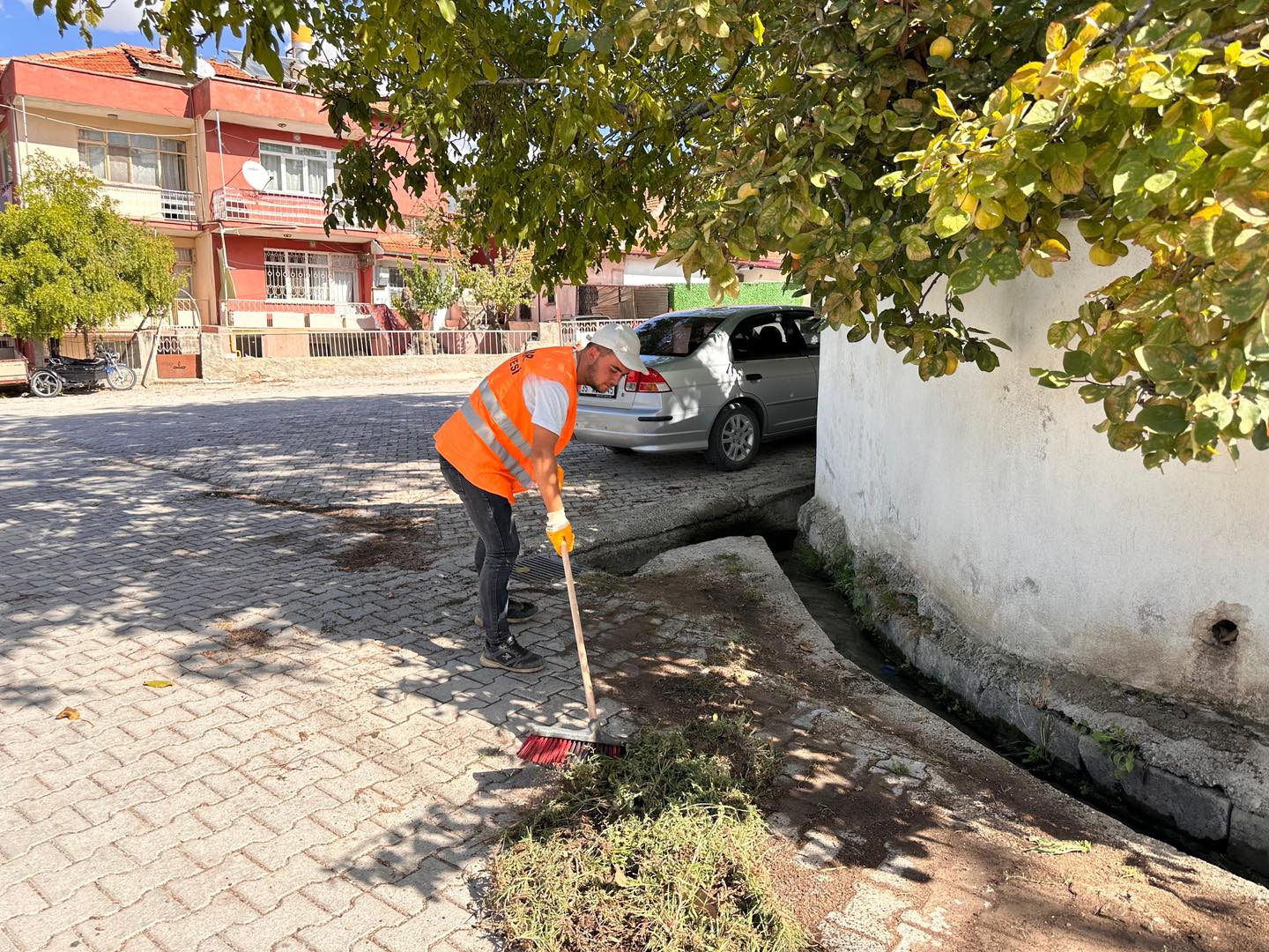 TEMİZLİK ÇALIŞMALARI SÜRÜYOR