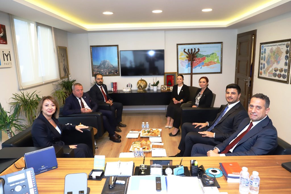MİLLETVEKİLİ OLGUN GENEL MERKEZDE KONUKLARINI AĞIRLADI