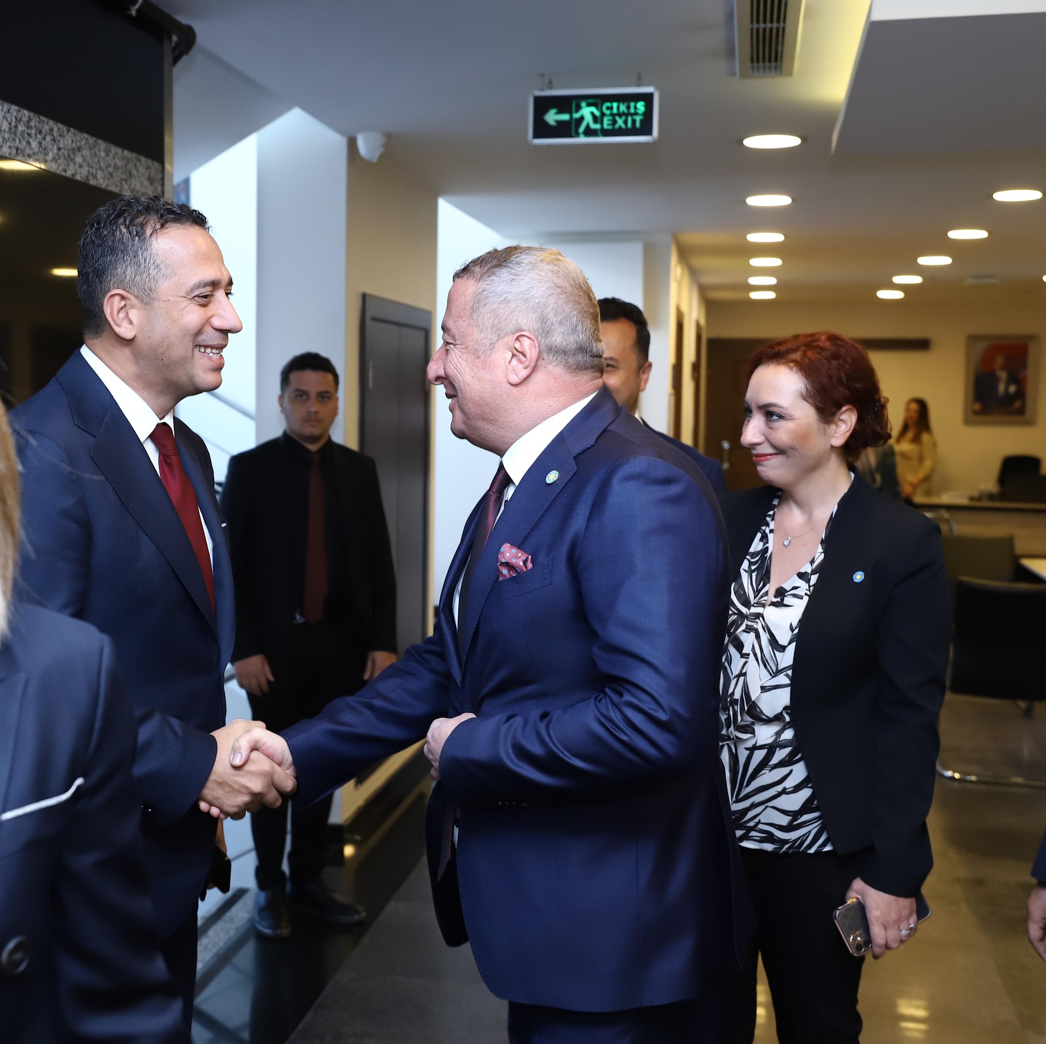 MİLLETVEKİLİ OLGUN GENEL MERKEZDE KONUKLARINI AĞIRLADI