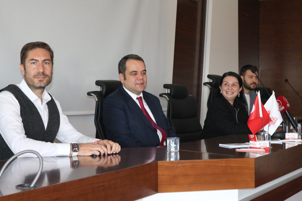  İŞ DÜNYASININ TECRÜBELERİ ÖĞRENCİLERE AKTARILDI