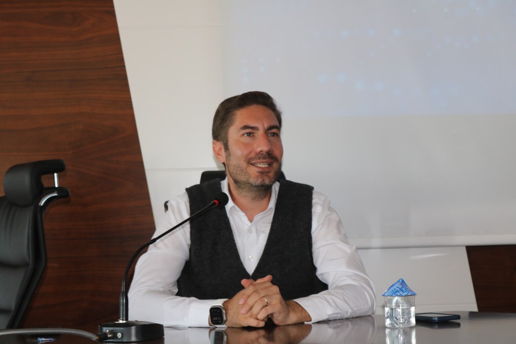  İŞ DÜNYASININ TECRÜBELERİ ÖĞRENCİLERE AKTARILDI