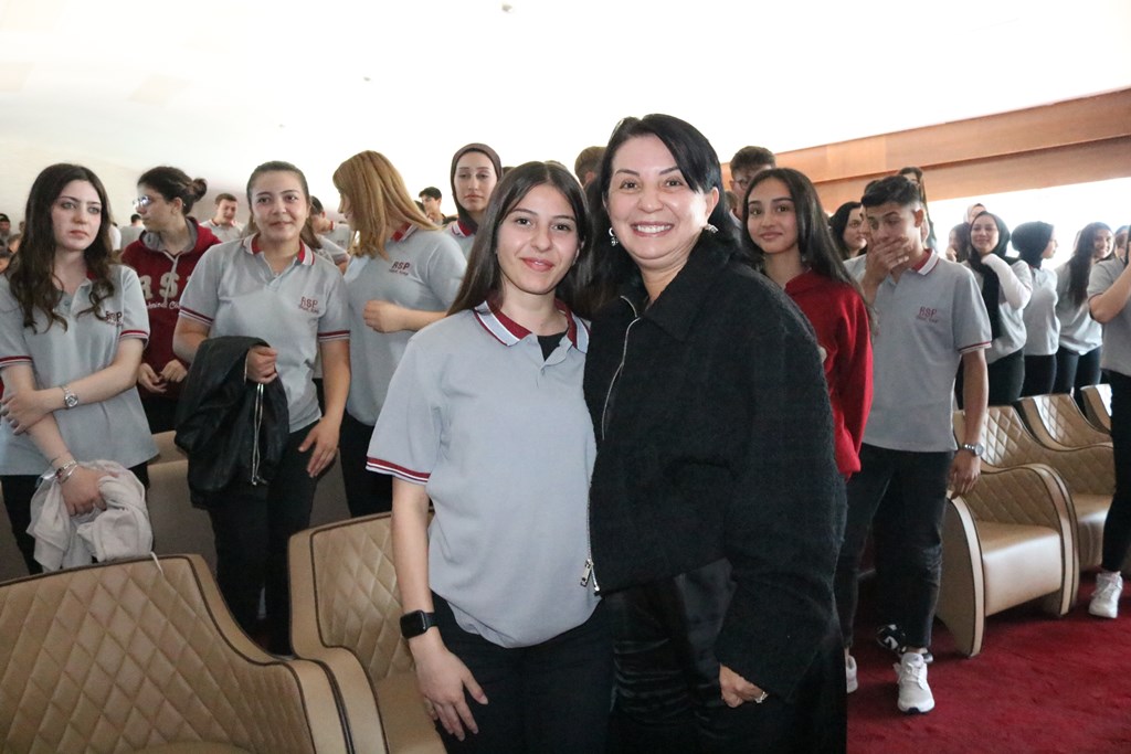  İŞ DÜNYASININ TECRÜBELERİ ÖĞRENCİLERE AKTARILDI