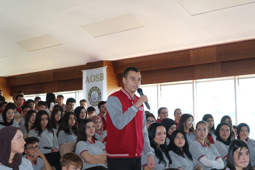  İŞ DÜNYASININ TECRÜBELERİ ÖĞRENCİLERE AKTARILDI