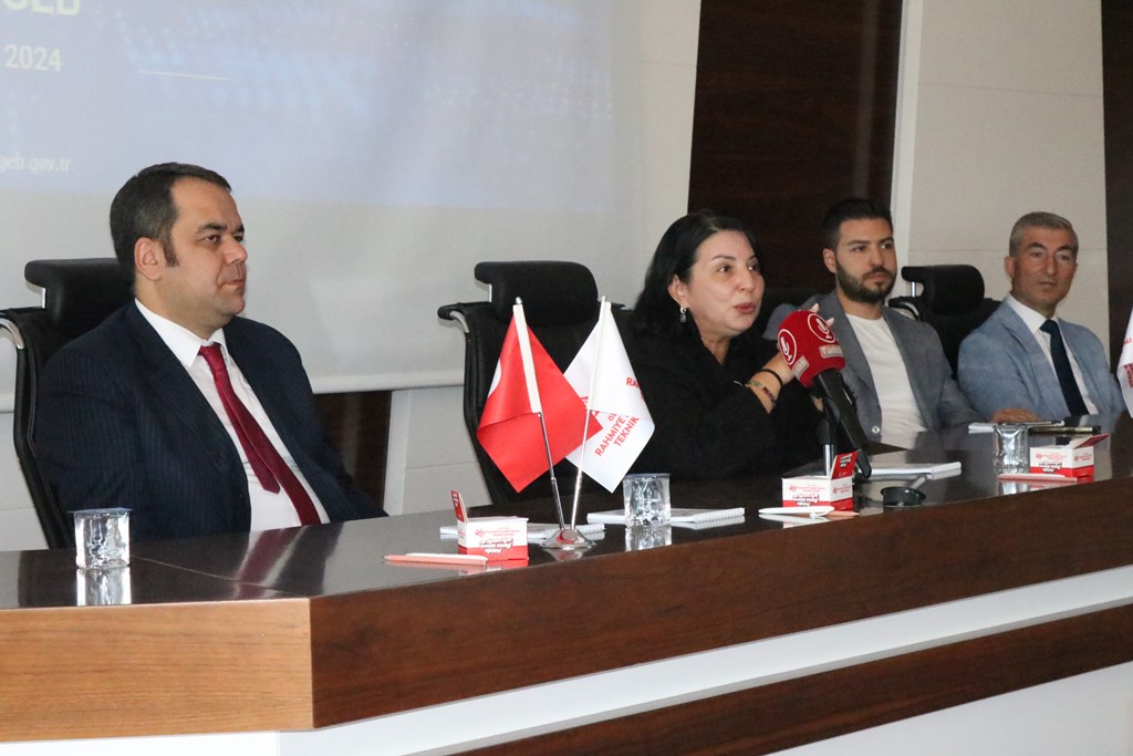  İŞ DÜNYASININ TECRÜBELERİ ÖĞRENCİLERE AKTARILDI