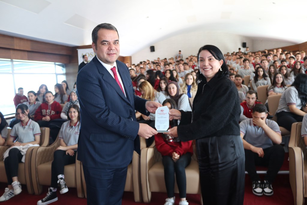  İŞ DÜNYASININ TECRÜBELERİ ÖĞRENCİLERE AKTARILDI