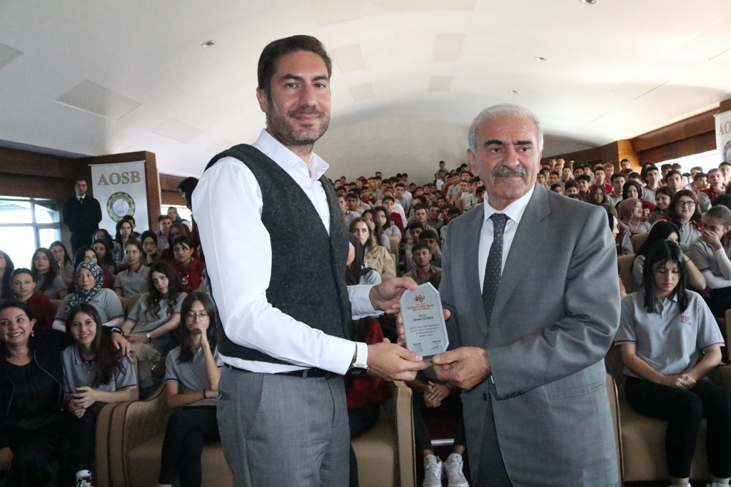  İŞ DÜNYASININ TECRÜBELERİ ÖĞRENCİLERE AKTARILDI