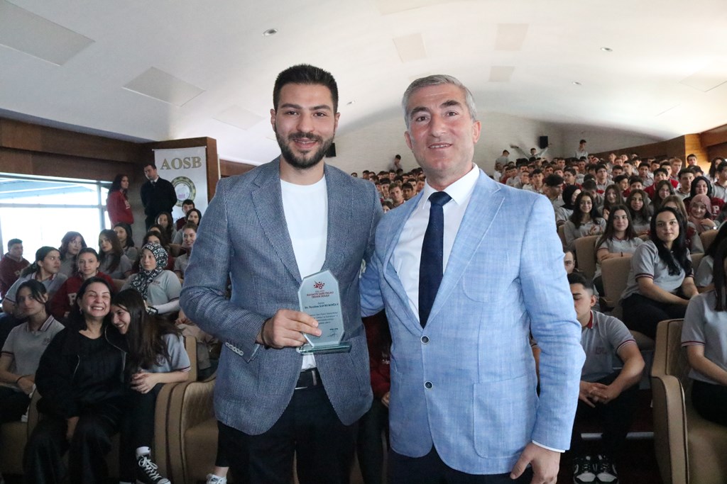  İŞ DÜNYASININ TECRÜBELERİ ÖĞRENCİLERE AKTARILDI