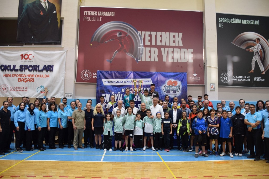 MASA TENİSİ KÜÇÜKLER TÜRKİYE ŞAMPİYONASI SONA ERDİ