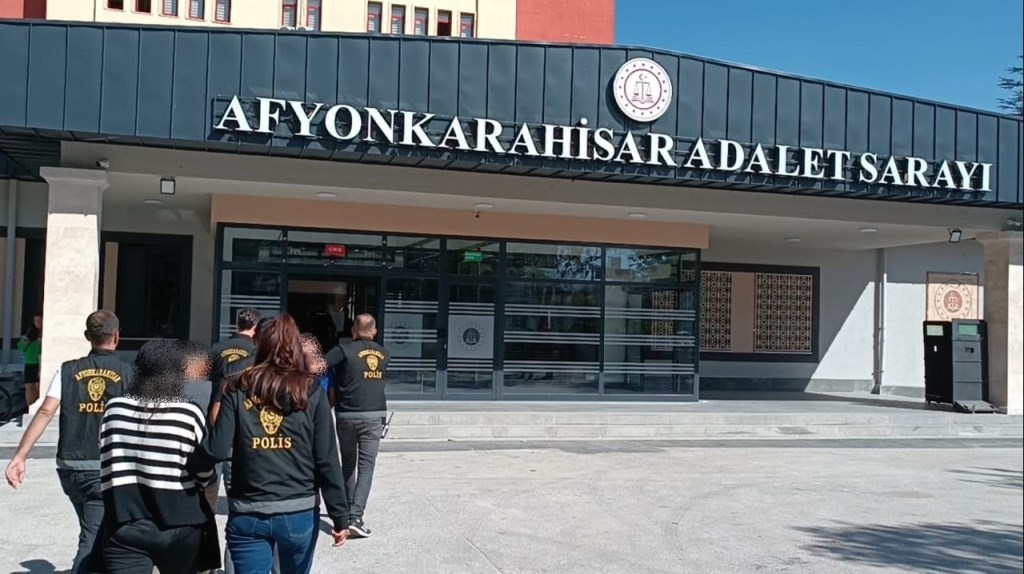 AFYON'DA 1 KİŞİYİ VURUP 1 KİŞİYİ DE DARP EDEN 3 ŞAHIS YAKALANDI