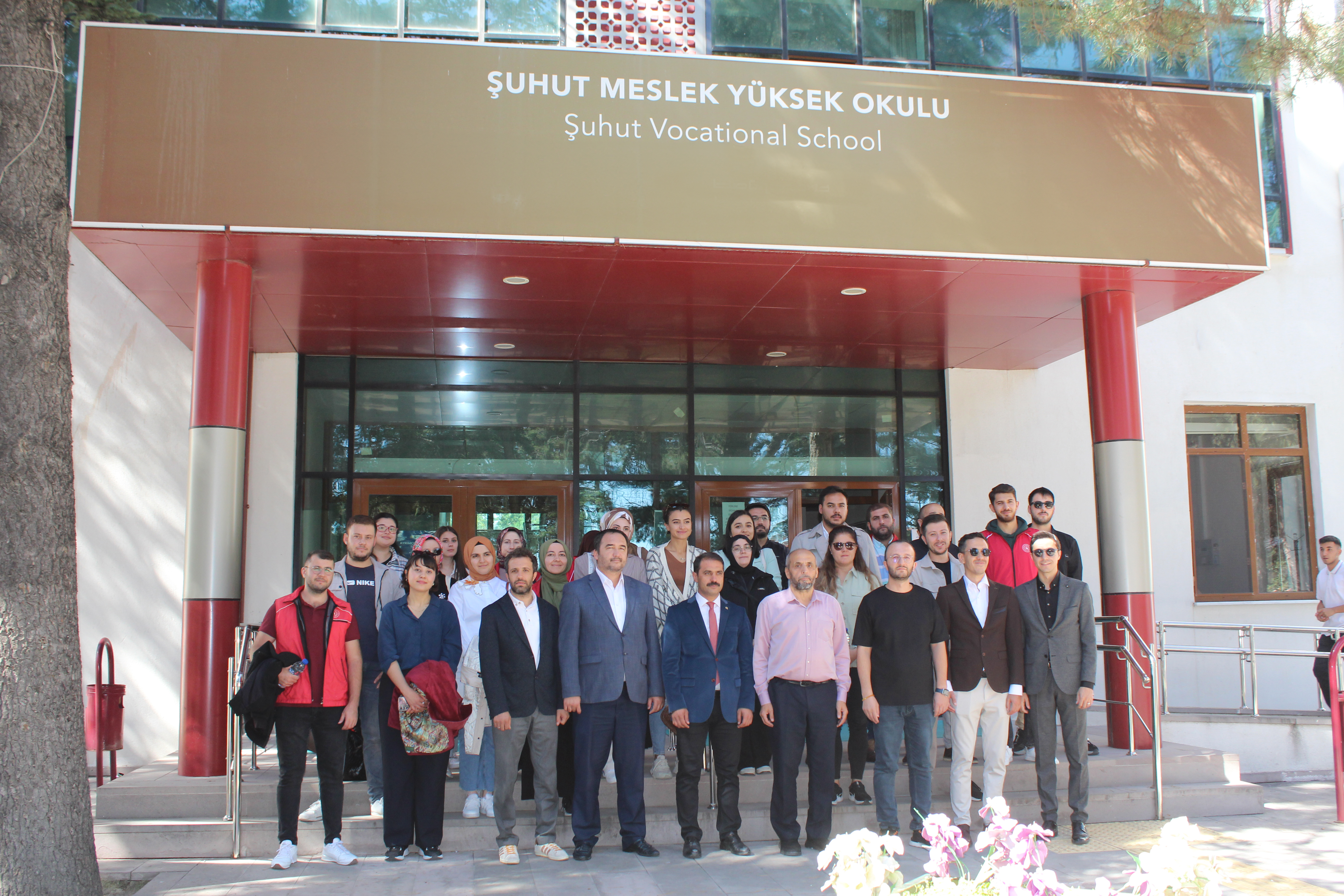 AKÜ Şuhut MYO'dan Gençlik Merkezlerine Yapay Zekâ Semineri