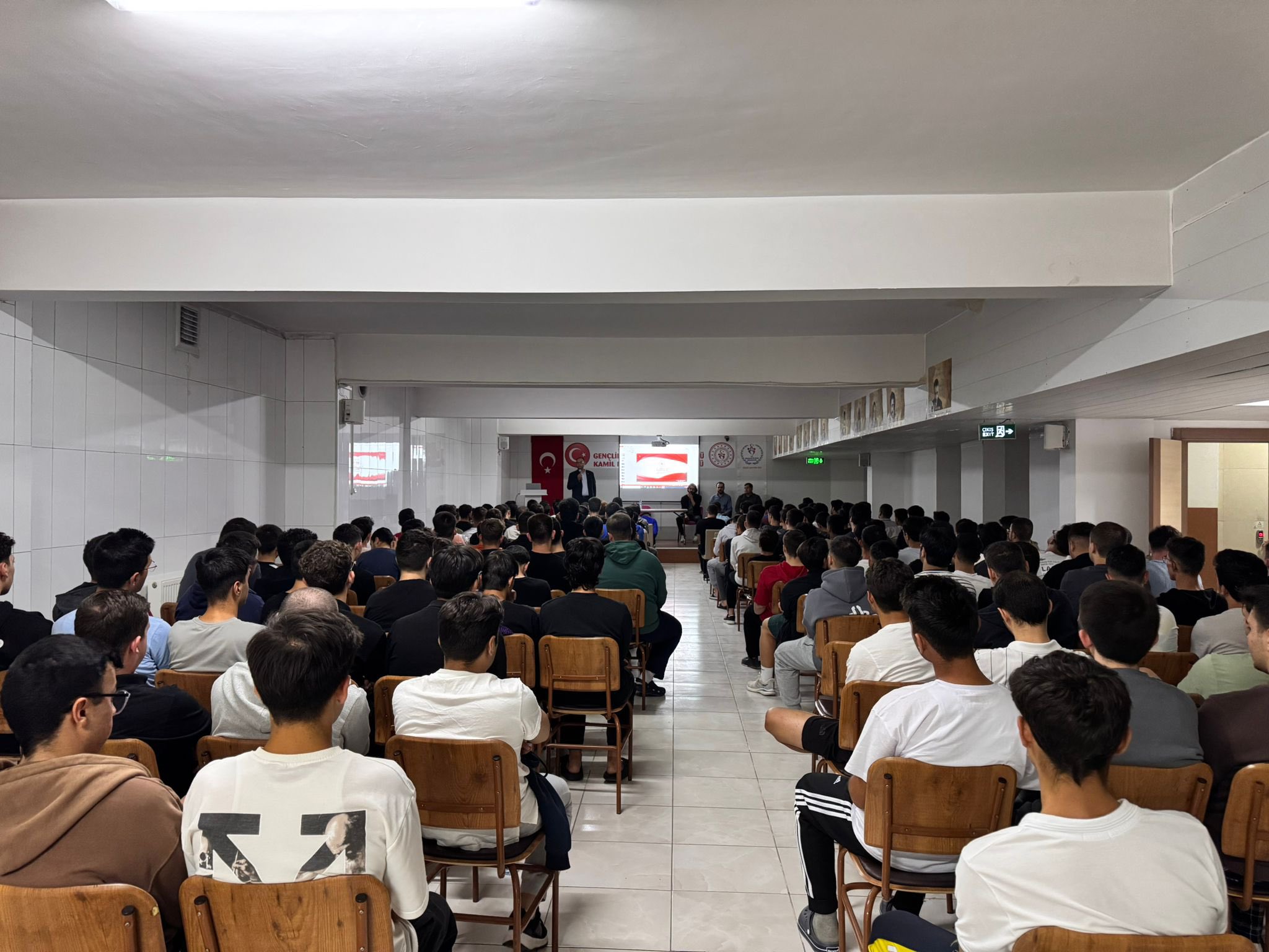 Gençlere Önem Veren Kurum  İletişim Semineri Düzenledi