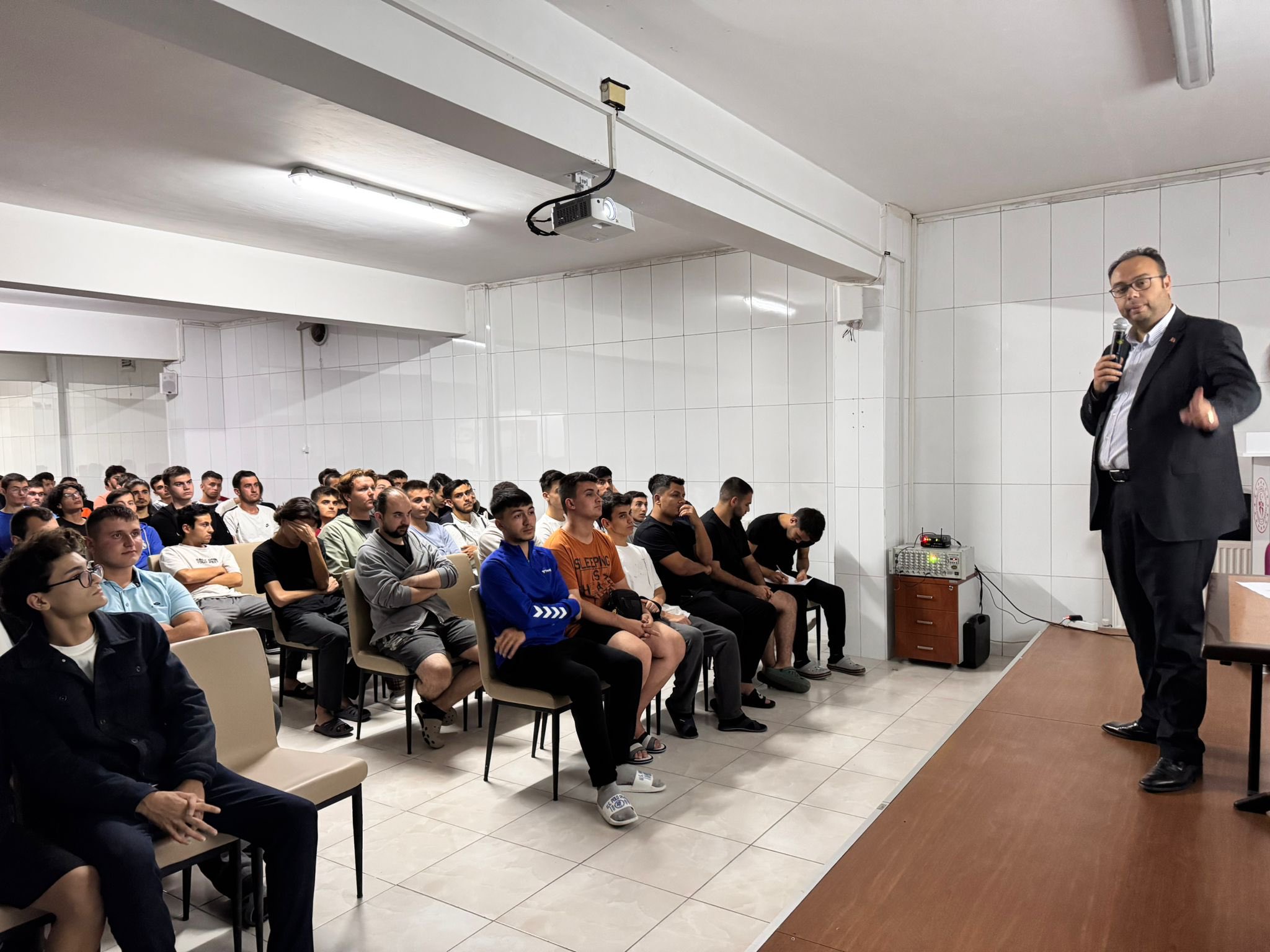 Gençlere Önem Veren Kurum  İletişim Semineri Düzenledi
