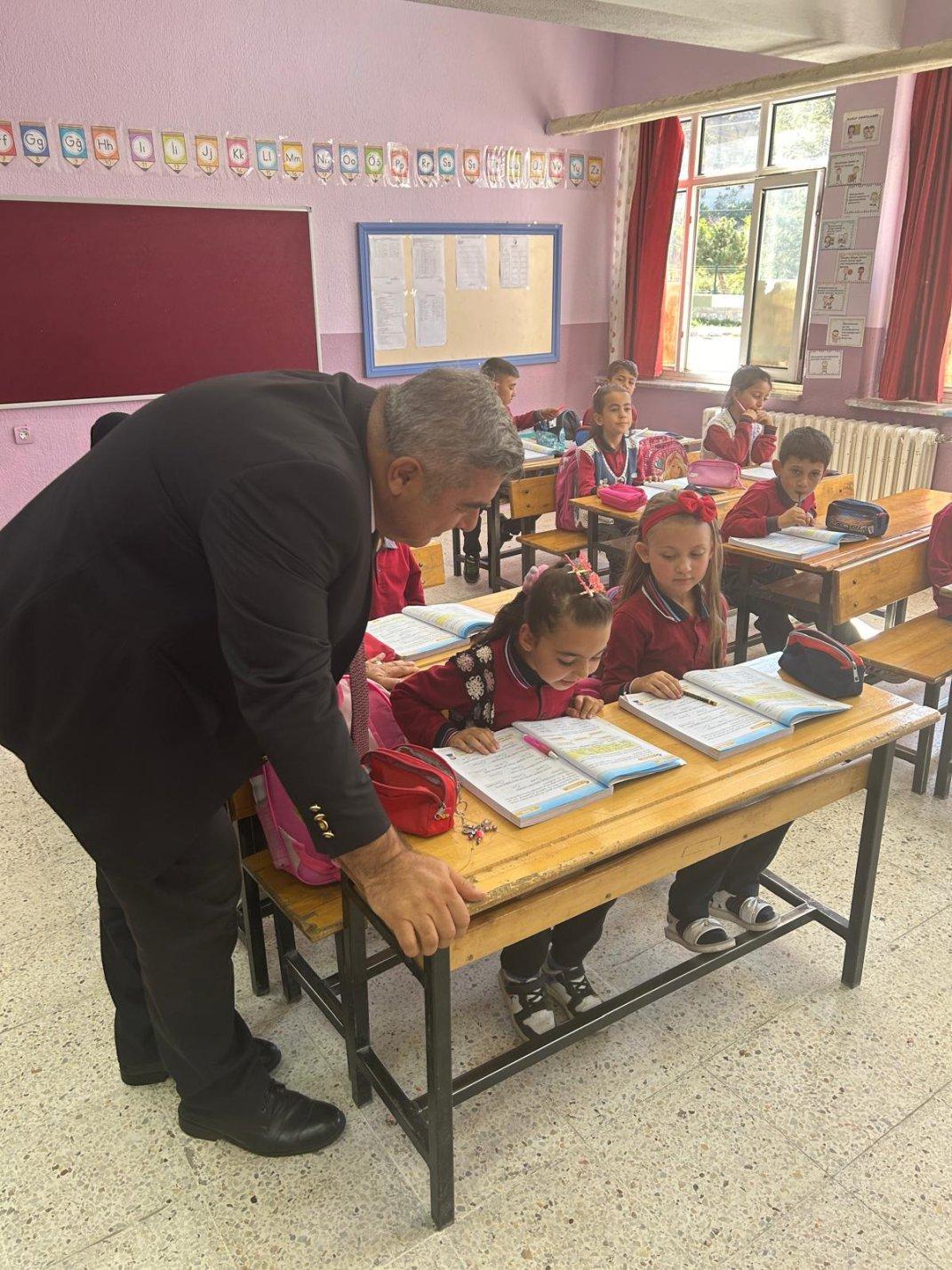 Müdür Sünnetci, Okul Ziyaretlerini Sürdürüyor