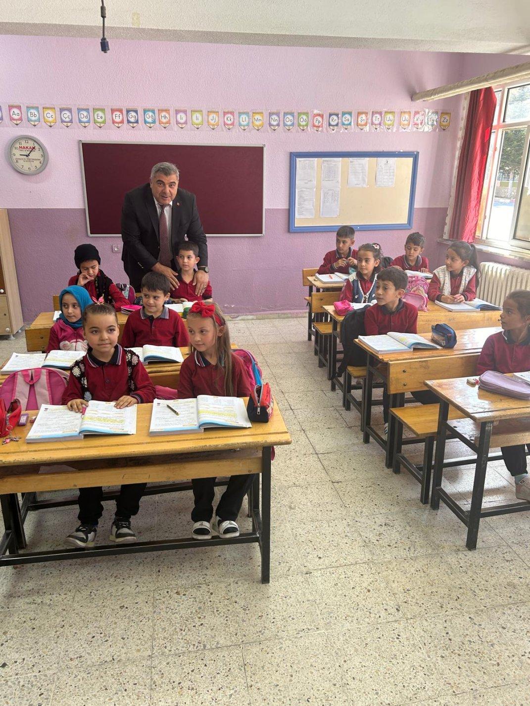 Müdür Sünnetci, Okul Ziyaretlerini Sürdürüyor