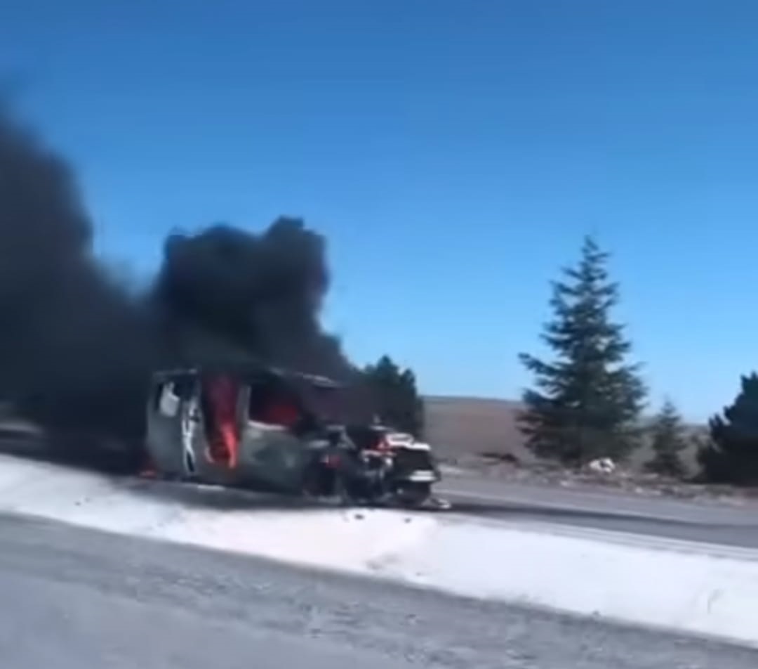 Alevlere Teslim Olan Ticari Araç Kullanılmaz Hale Geldi