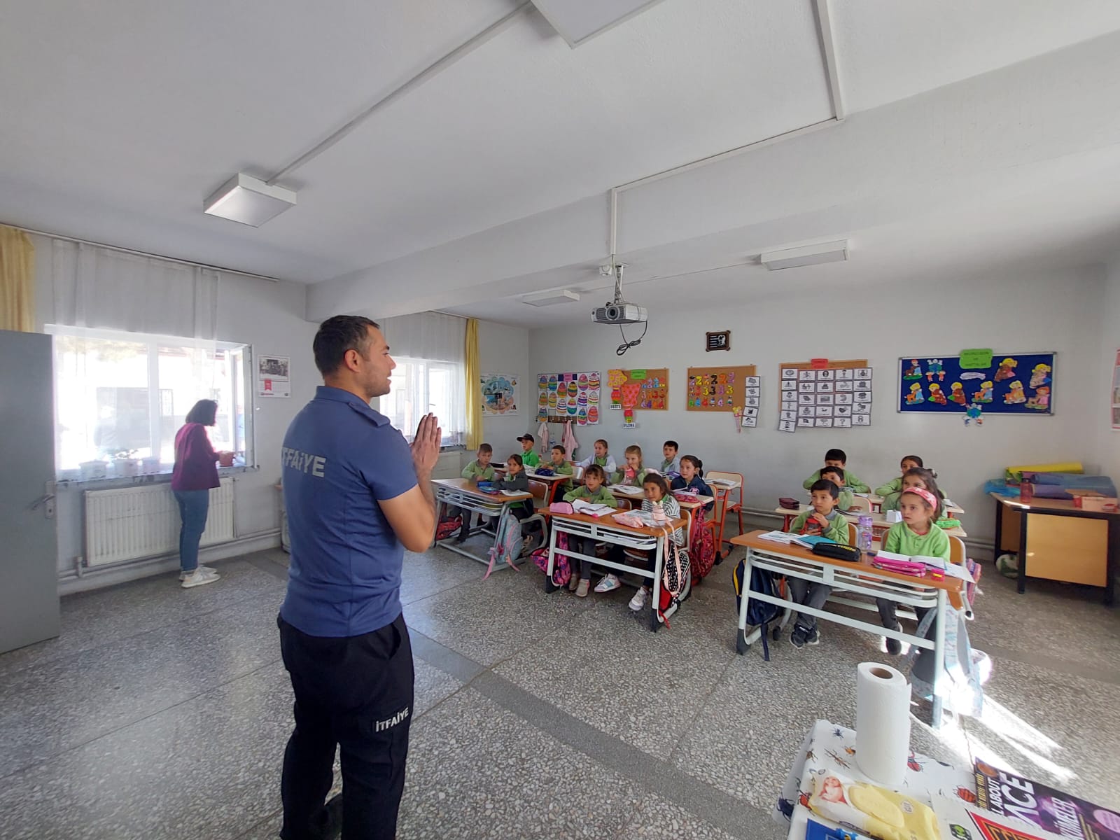 İtfaiyeden İlkokul Öğrencilerine "Yangın Ve Deprem" Eğitimi