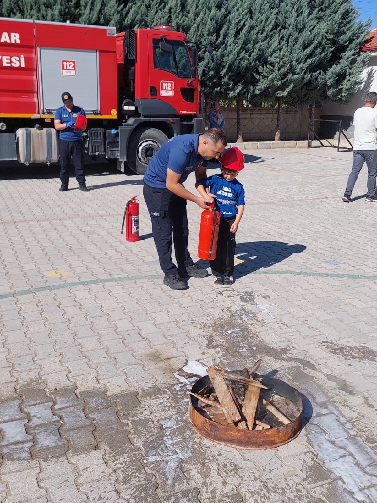 İtfaiyeden İlkokul Öğrencilerine "Yangın Ve Deprem" Eğitimi