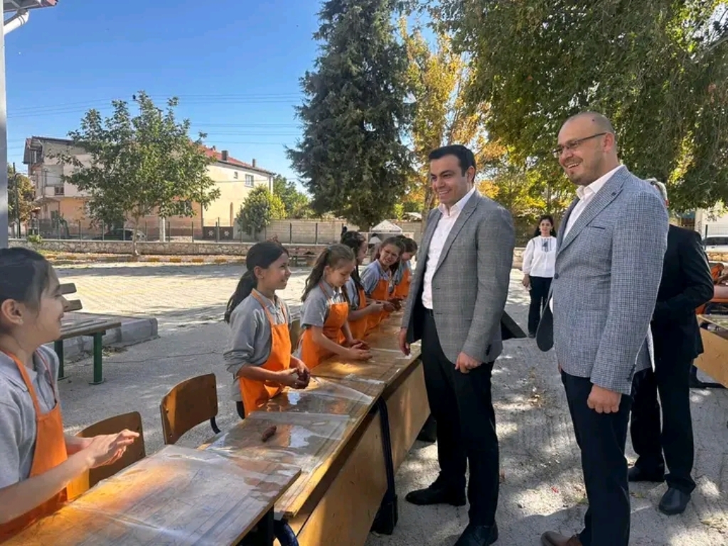KAYMAKAM HALİS ÇÖMLEK YAPIMINA KATILDI