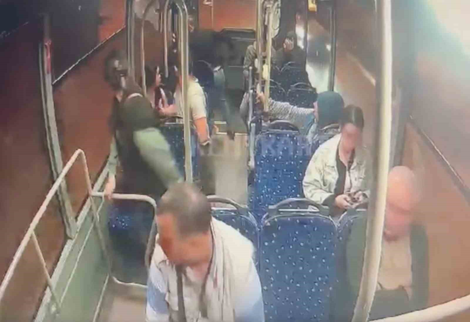 Otobüste Yolcuların Gözü Önünde Cinayet İşledi