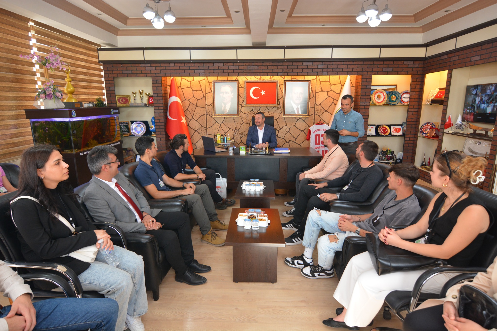 Başkan Öztaş, Erasmus Öğrencilerini Makamında Ağırladı