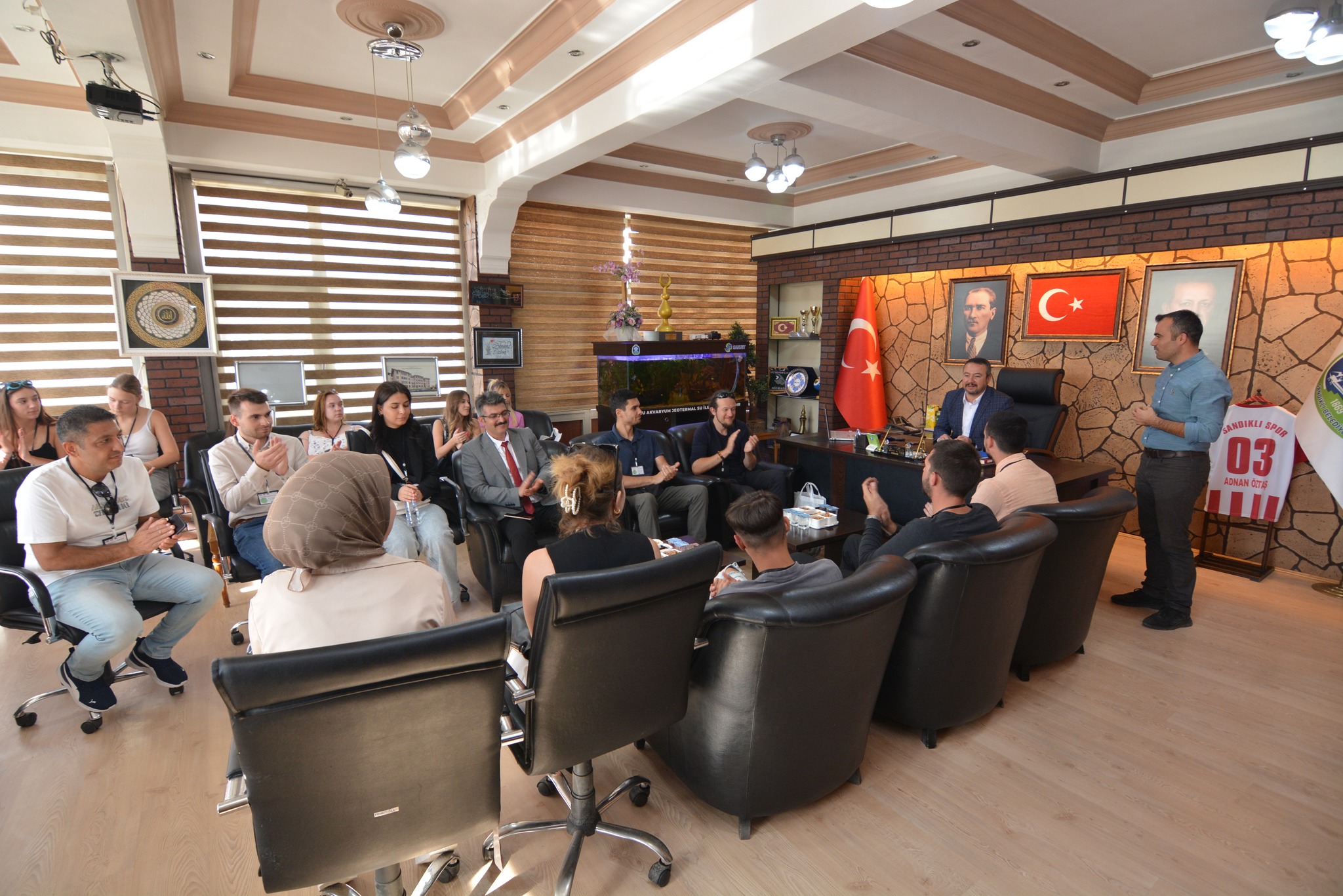 Başkan Öztaş, Erasmus Öğrencilerini Makamında Ağırladı