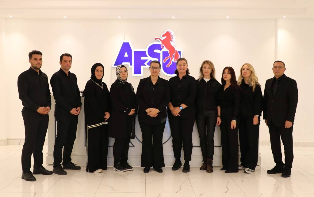 AFSÜ Öğrencileri, Şiddet Mağduru Kadınlara Destek İçin Siyah Giyindi