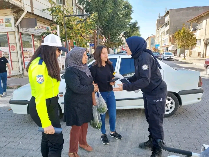 ÇAY İLÇE EMNİYET MÜDÜRLÜĞÜ EKİPLERİ TARAFINDAN KADES UYGULAMASI TANITILDI