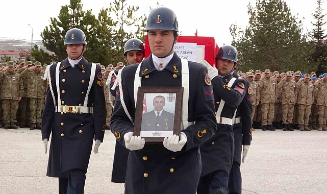 Pençe-Kilit Bölgesinde Şehit Düşen Asker Törenle Memleketine Uğurlandı