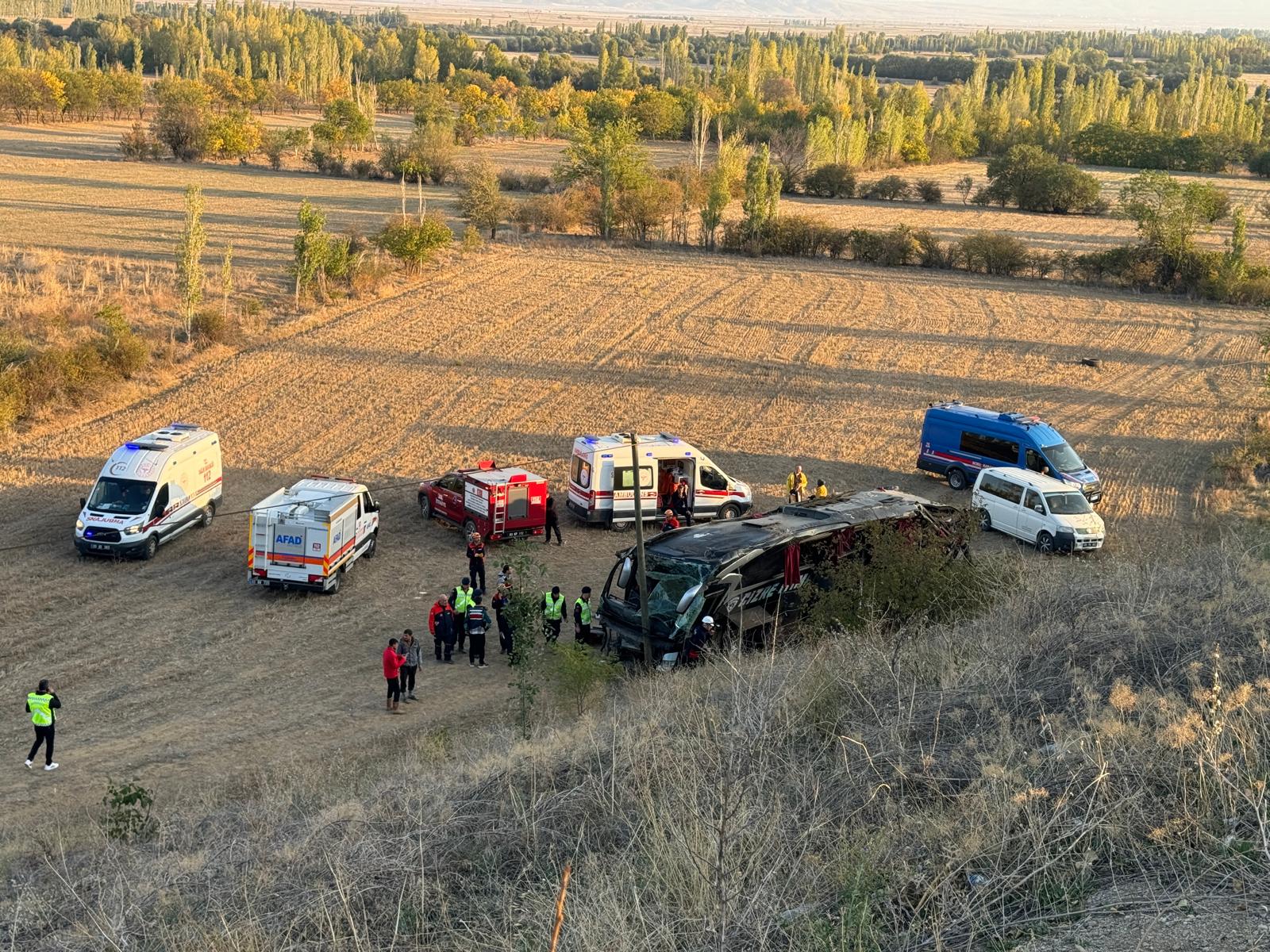 Afyonkarahisar'da Yolcu Otobüsü Devrildi: 21 Kişi Yaralandı!