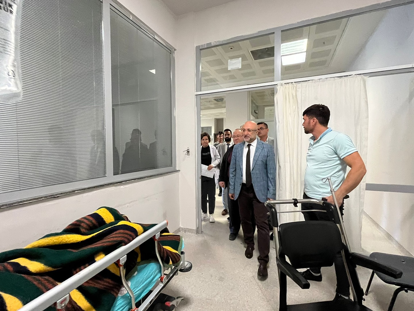 AK Partili Şahin, Çay'daki Trafik Kazası Sonrasında Yaralıları Ziyaret Etti