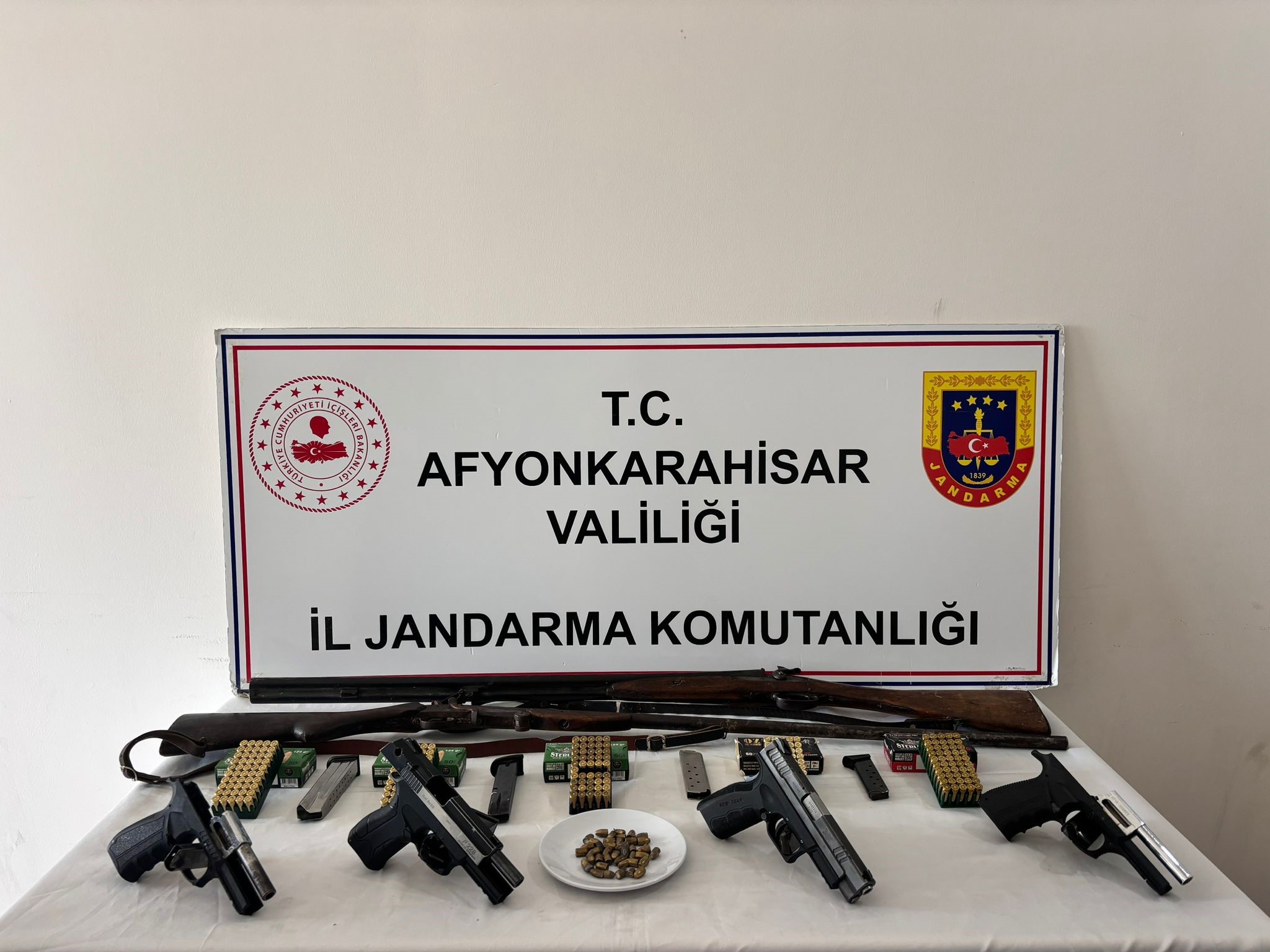 İHSANİYE KAYIHAN BELDESİNDE KAÇAK SİLAH OPERASYONU!
