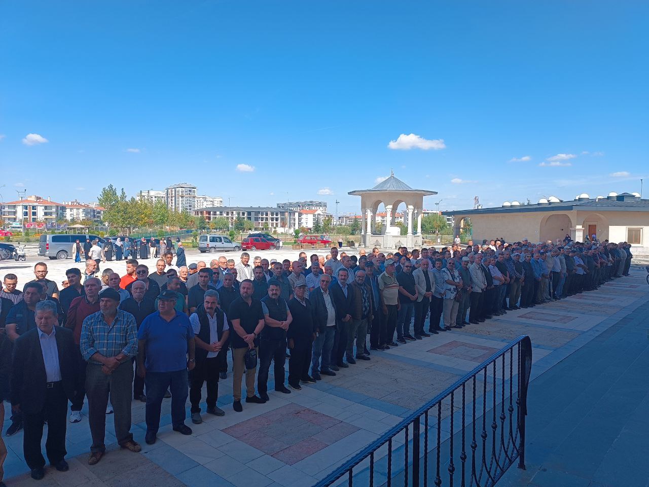 Okşar ailesinin acı günü...Zakire Okşar son yolculuğuna uğurlandı