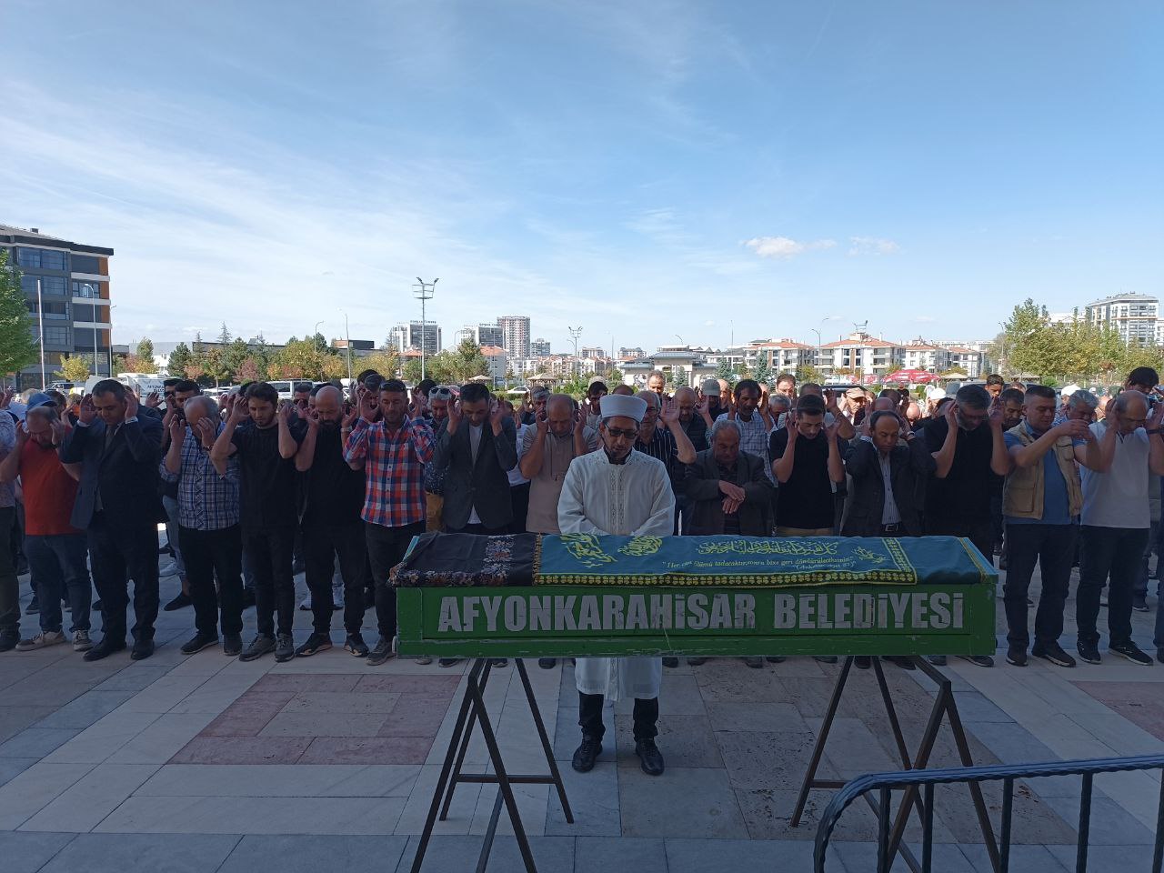 Okşar ailesinin acı günü...Zakire Okşar son yolculuğuna uğurlandı
