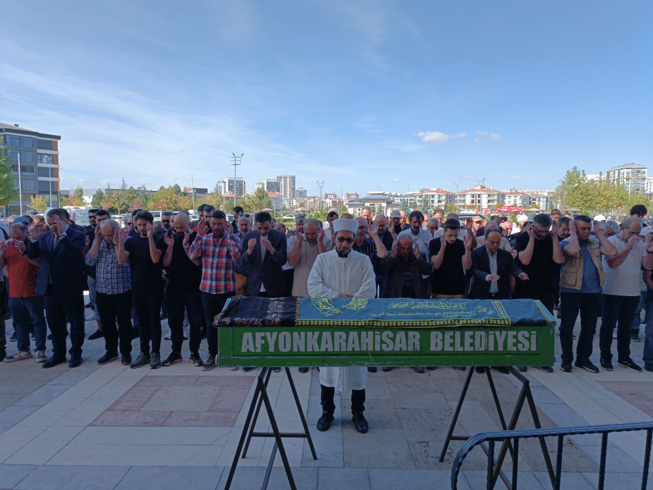 Okşar ailesinin acı günü...Zakire Okşar son yolculuğuna uğurlandı