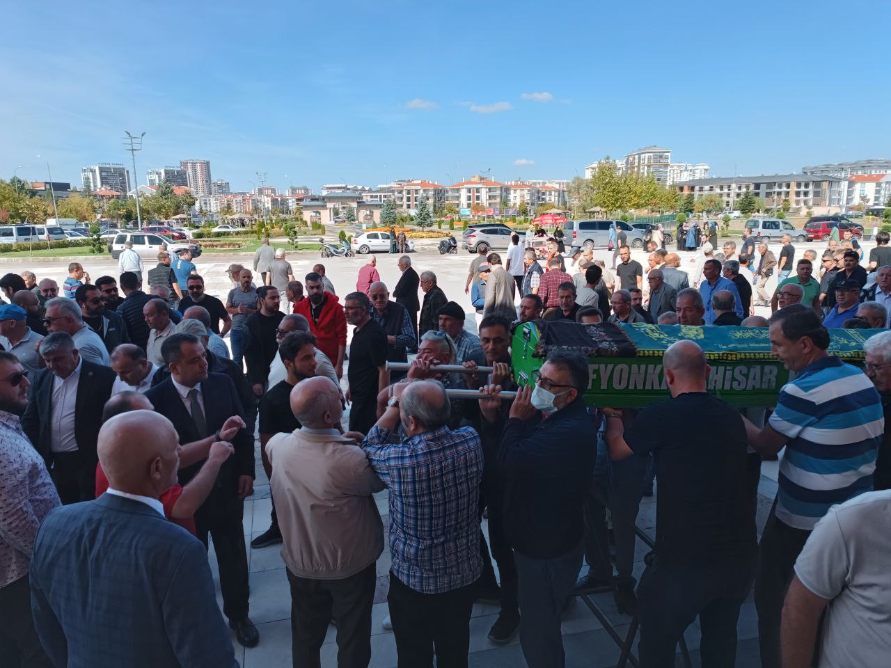 Okşar ailesinin acı günü...Zakire Okşar son yolculuğuna uğurlandı