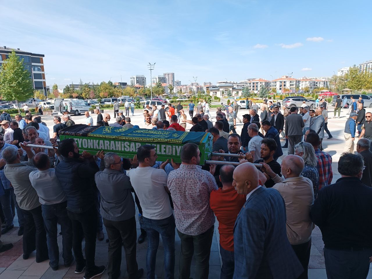 Okşar ailesinin acı günü...Zakire Okşar son yolculuğuna uğurlandı