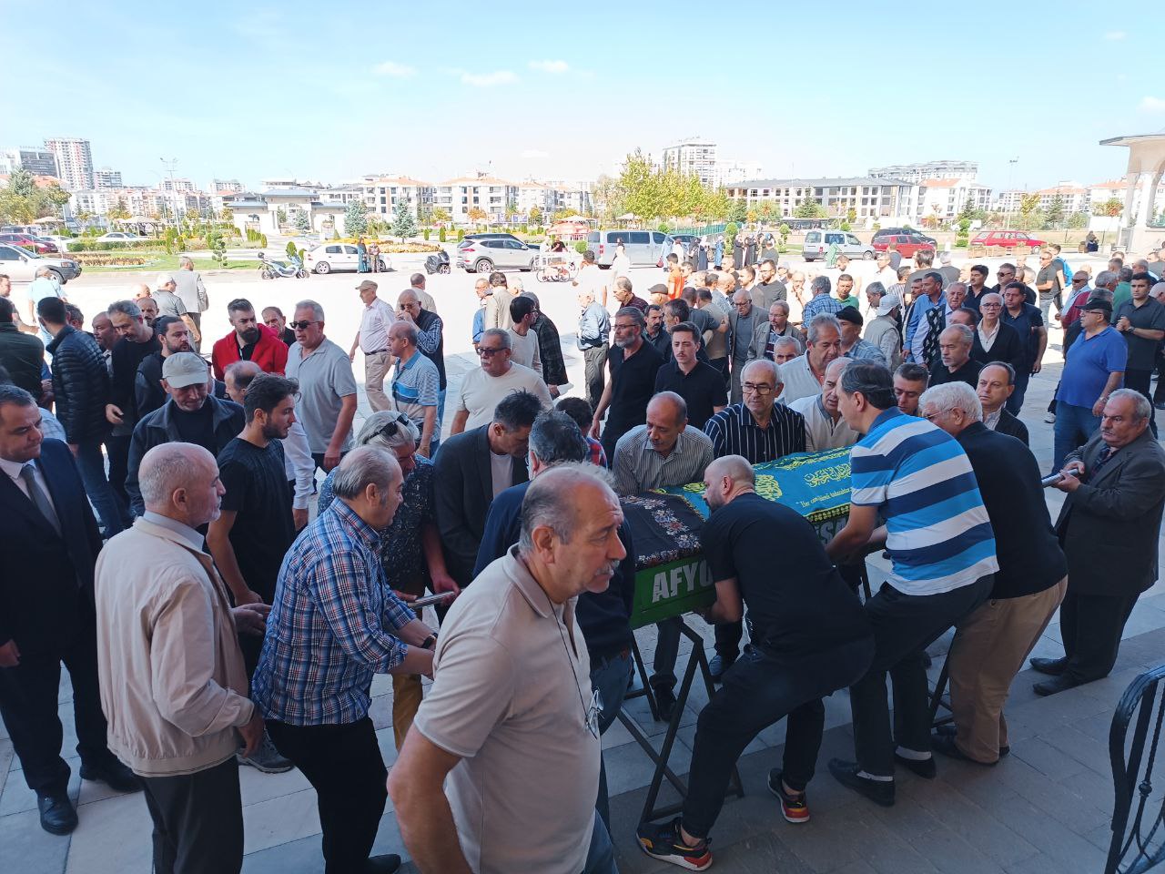 Okşar ailesinin acı günü...Zakire Okşar son yolculuğuna uğurlandı