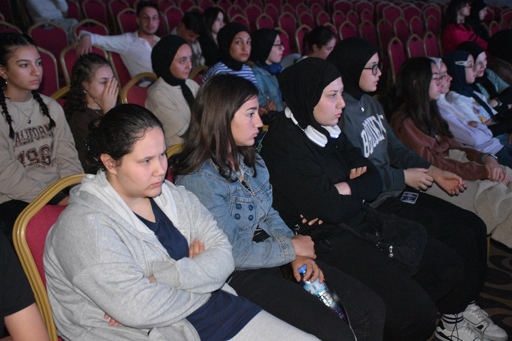 FİLİSTİNLİ YÖNETMEN NAWRAS ABU SALEH, AFYON'DA SİNEMASEVERLERLE BULUŞTU: