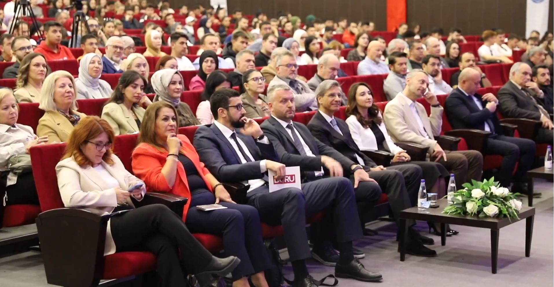 AFYONKARAHİSAR KOCATEPE ÜNİVERSİTESİ’NDE TİCARET ZİRVESİ DÜZENLENDİ