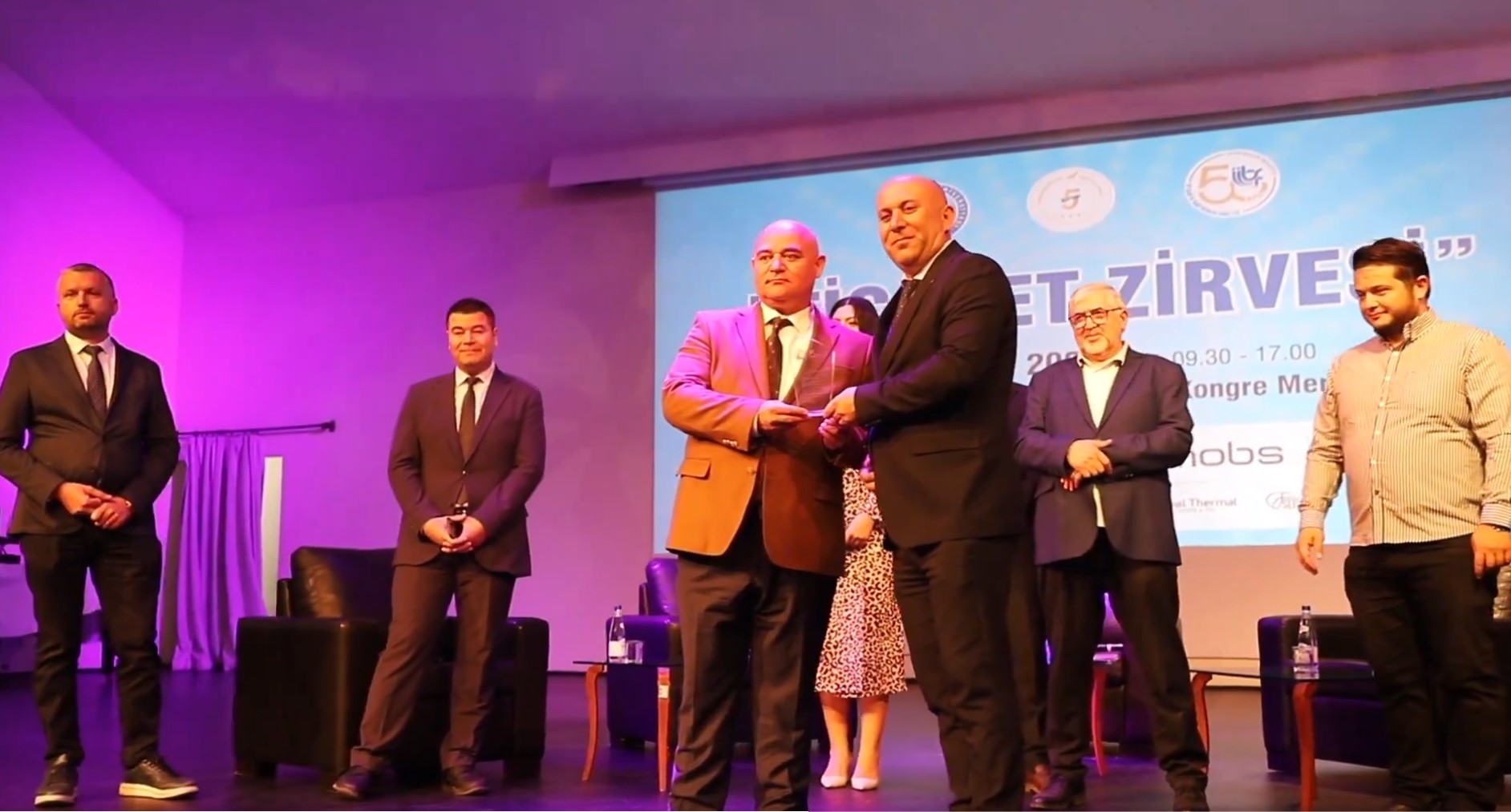 AFYONKARAHİSAR KOCATEPE ÜNİVERSİTESİ’NDE TİCARET ZİRVESİ DÜZENLENDİ