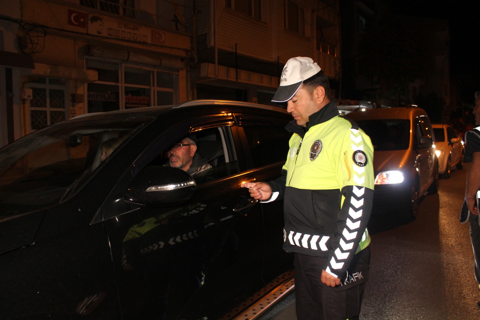 POLİS EKİPLERİ, TRAFİK DENETİMİ YAPTI