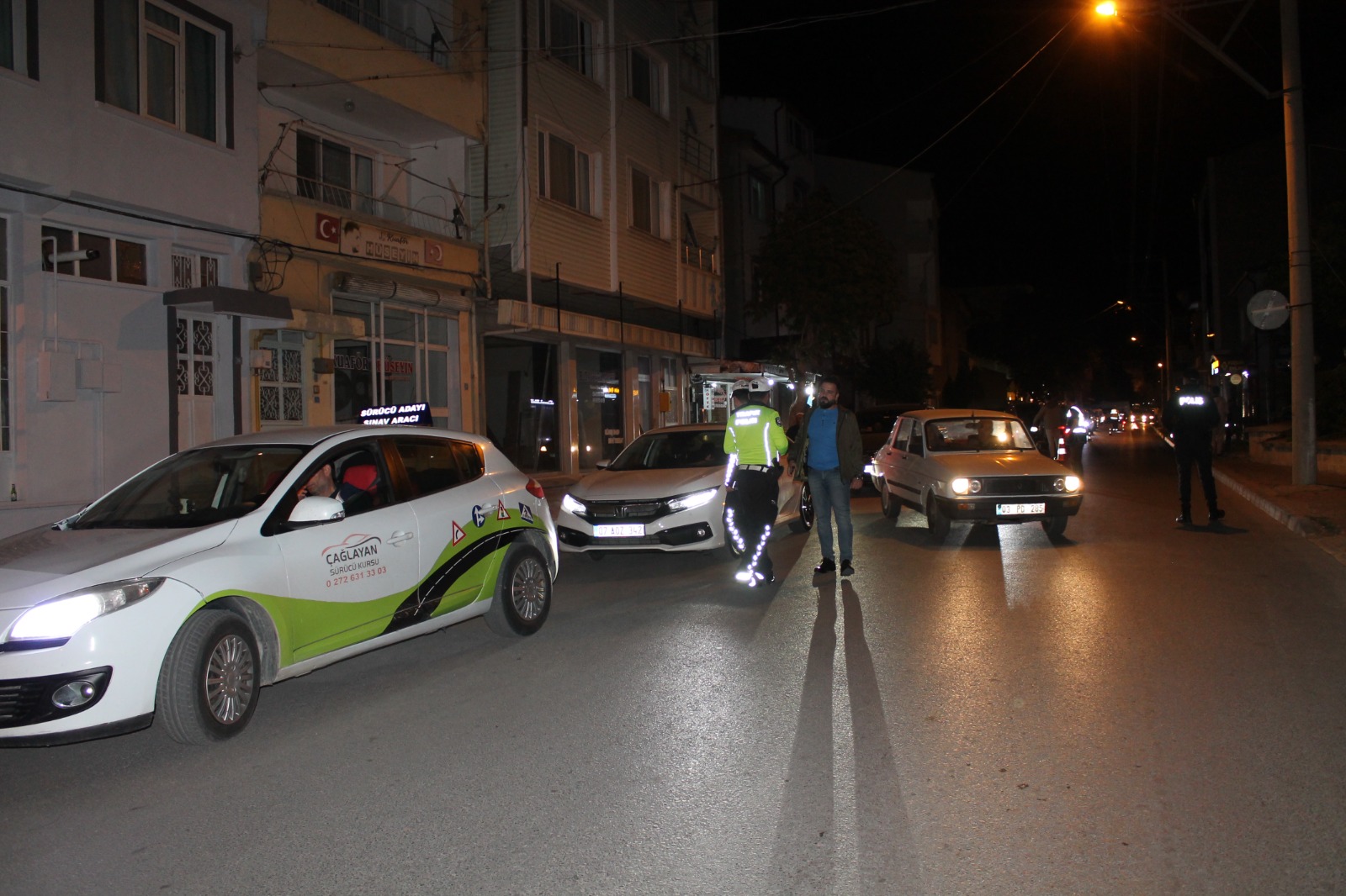 POLİS EKİPLERİ, TRAFİK DENETİMİ YAPTI