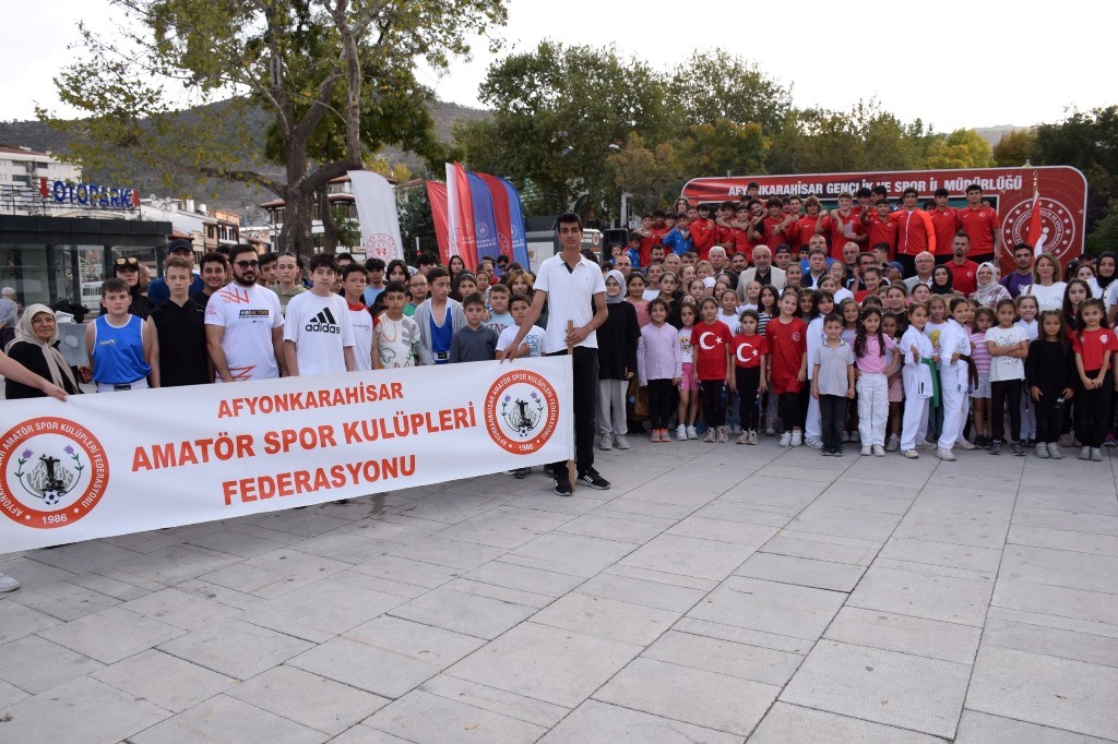 AFYONKARAHİSAR'DA AMATÖR SPOR HAFTASI COŞKUSU